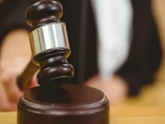 प्रयागराज: हाईकोर्ट ने गलत सूची पर सेवा निरस्तीग को रद्द किया, पेंशन देने का आदेश