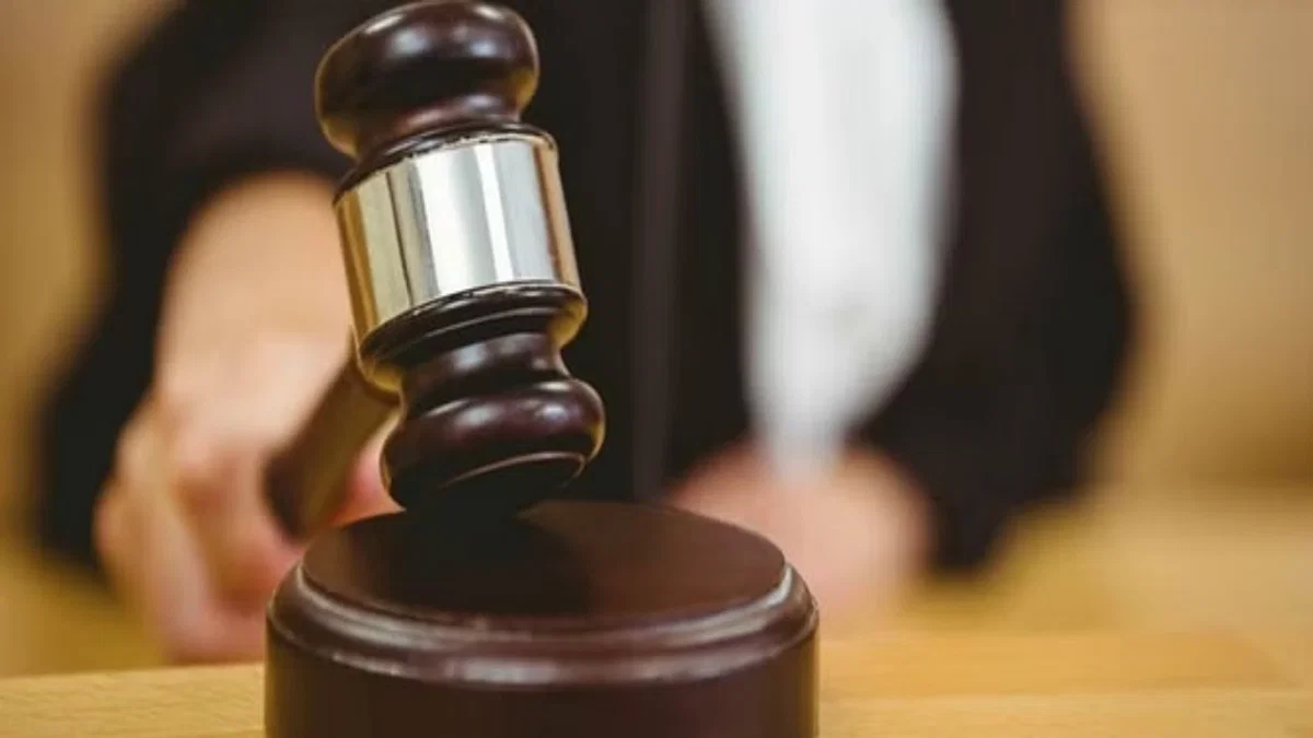 प्रयागराज: हाईकोर्ट ने गलत सूची पर सेवा निरस्तीग को रद्द किया, पेंशन देने का आदेश