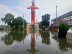 शाहजहांपुर: खन्नौत नदी खतरे के निशान से 30 सेमी ऊपर, 24 परिवार निकाले गए