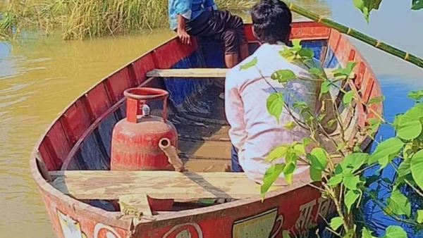 सिद्धार्थनगर: शोहरतगढ़ के गाँव बानगंगा-नालों के उफान से बाढ़ से घिरे, आवाजाही बाधित