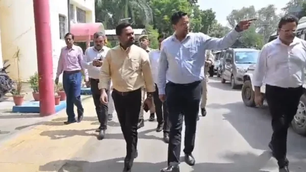 कानपुर: जिलाधिकारी ने कहा, आईजीआरएस रैंकिंग सुधारने के लिए हर विभाग में स्टाफ लगाएं