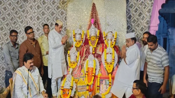 आगरा: डेढ़ सौ साल पुरानी श्रीरामलीला की शुरुआत, बारहदरी में मुकुट पूजन