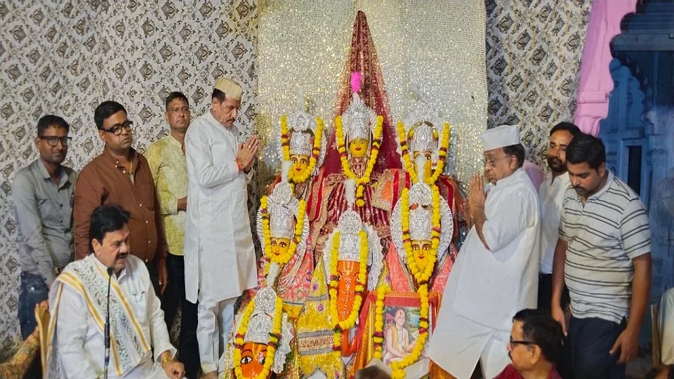 आगरा: डेढ़ सौ साल पुरानी श्रीरामलीला की शुरुआत, बारहदरी में मुकुट पूजन