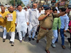 अयोध्या: कांग्रेस का प्रदर्शन, मुख्य निर्वाचन आयुक्त का पुतला फूंका और गिरफ्तारी की मांग