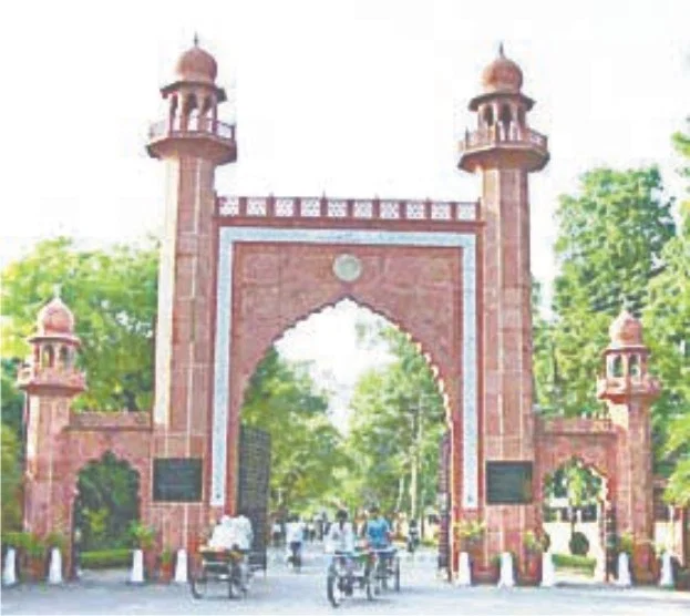 अलीगढ़: कचरा प्रबंधन लापरवाही पर एएमयू और धनीपुर मंडी को नोटिस, तीन दिन में जवाब