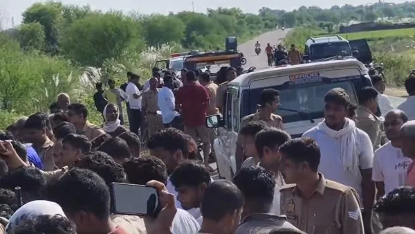 आज़मगढ़: सर्विस लेन किनारे दुल्लहपार गांव के पास मिले करीब 45 वर्षीय युवक का शव