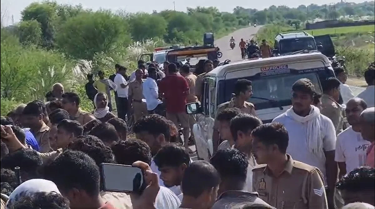 आज़मगढ़: सर्विस लेन किनारे दुल्लहपार गांव के पास मिले करीब 45 वर्षीय युवक का शव
