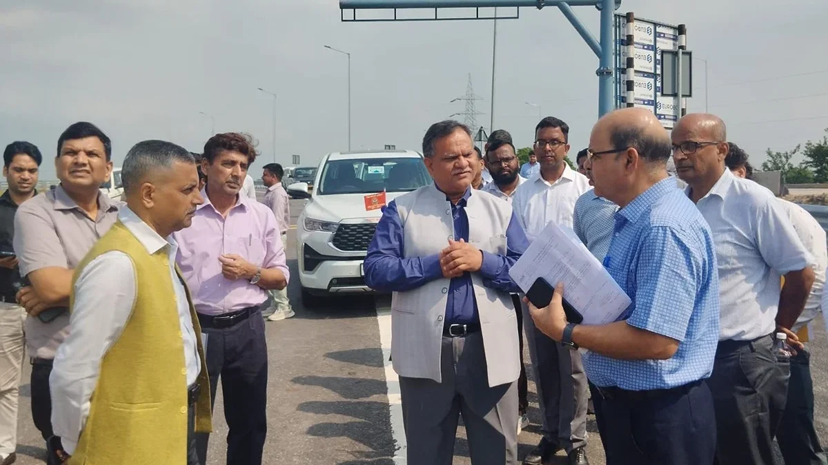 उन्नाव: सोनिक टोल पर जलभराव, ट्रांसमिशन एक्सईएन से जवाब तलब, 8 पम्प लगे