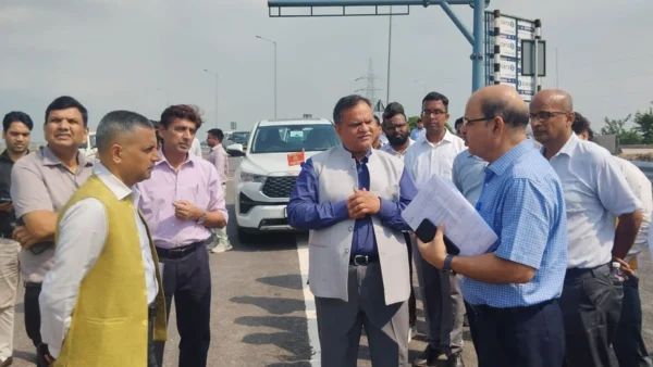 उन्नाव: सोनिक टोल पर जलभराव, ट्रांसमिशन एक्सईएन से जवाब तलब, 8 पम्प लगे