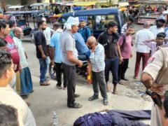 कौशाम्बी: सैनी चौराहे पर बस से उतरते ही गिरे दिव्यांग की मौत, उम्र 50