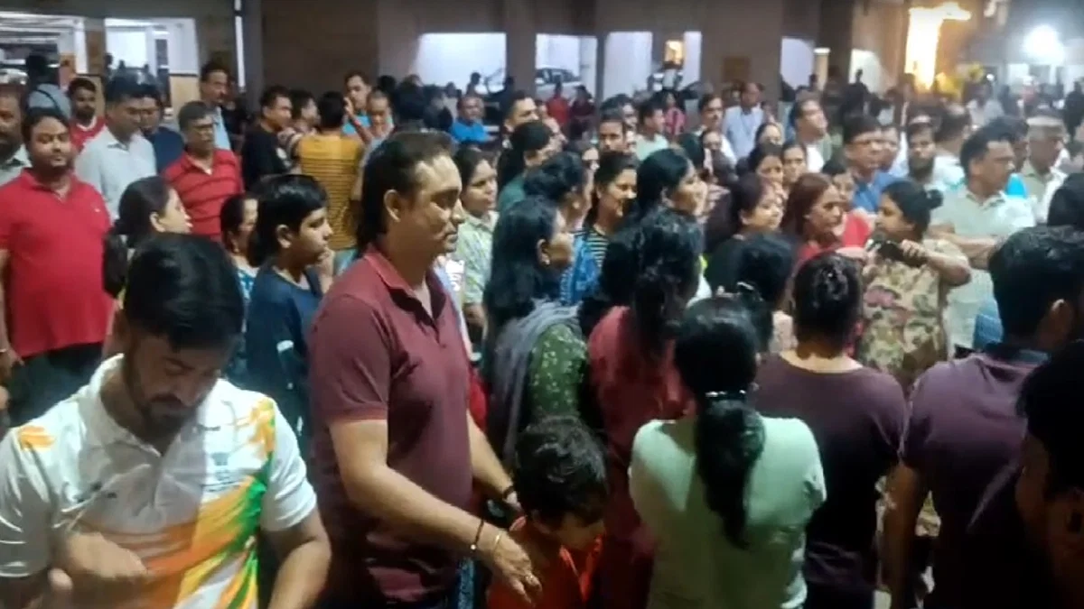 गौतमबुद्ध नगर: अजनारा होम्स में पांच माह बकाया पर डिलीवरी बॉय की एंट्री रोकी