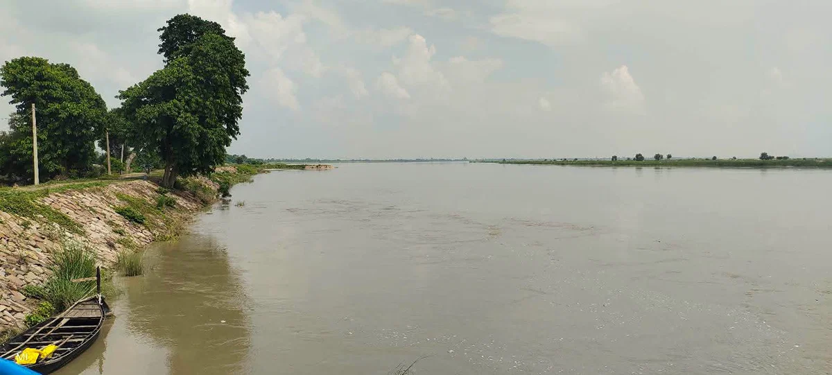 बस्ती: सरयू तीसरी बार खतरे के निशान से पार, 20 से अधिक गांव जलमग्न