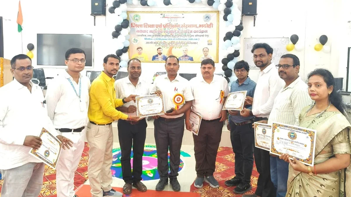 भदोही: नवाचार प्रतियोगिता में औराई के दो शिक्षकों ने प्रथम व द्वितीय स्थान