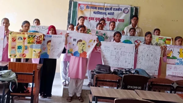 भदोही: नशा मुक्त पोस्टर प्रतियोगिता में शबनम प्रथम, सुहाना दूसरे नंबर पर