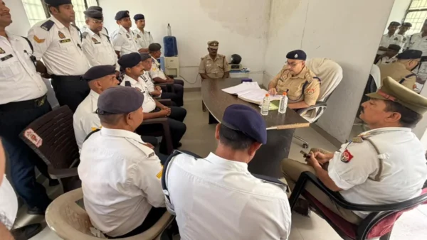 श्रावस्ती: सीओ यातायात अवधेश कुमार ने यातायात सुधार के सख्त निर्देश दिए