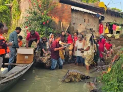 सिद्धार्थनगर: तुलसियापुर के बाढ़ प्रभावितों को 2,700 लंच पैकेट और दवा वितरित