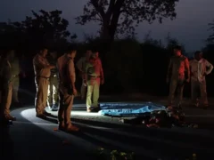 आगरा: रोडवेज बस की टक्कर में शाहरुख (32) की मौत, शव दो टुकड़ों में बंटा