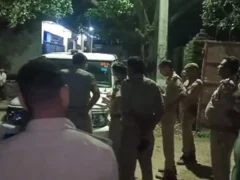 लखनऊ: नशे में डाला चालक ने सड़क किनारे लोगों पर गाड़ी चढ़ाई, 1 की मौत