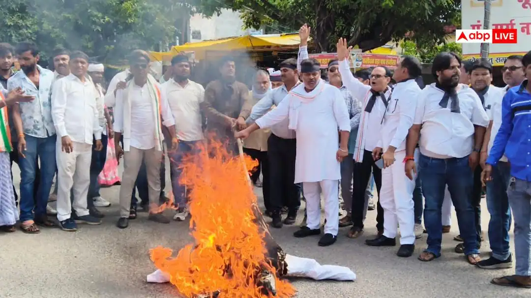 संतकबीरनगर: ‘वोट चोरी’ के आरोप पर कांग्रेस ने CEC का पुतला फूंका, इस्तीफा की मांग