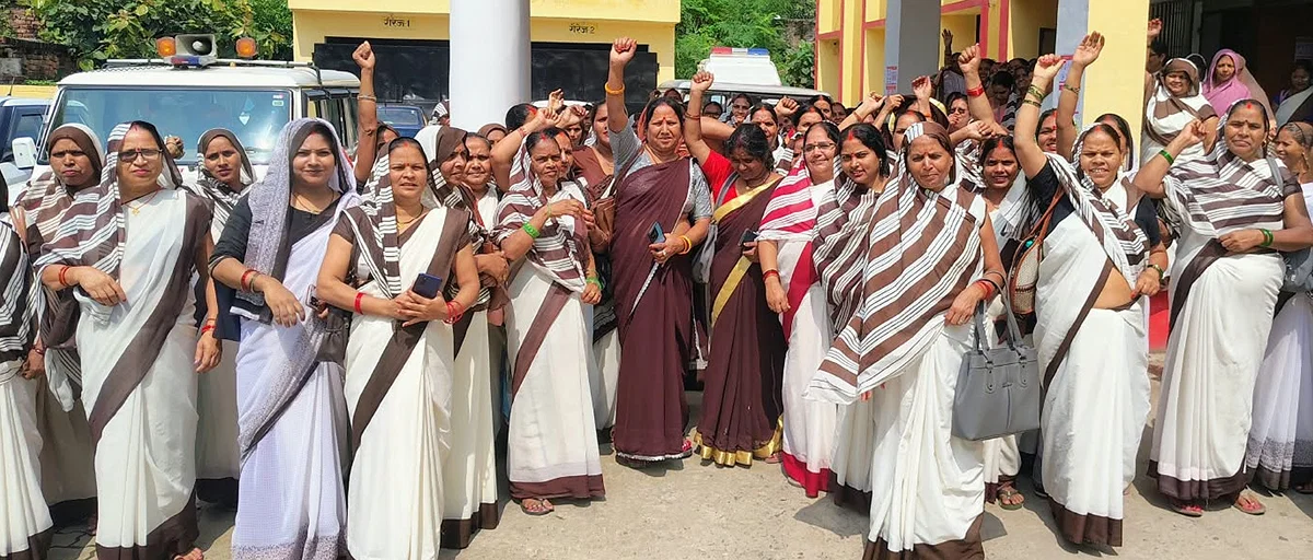 अमेठी: 1860 आशा व 92 संगिनियों ने कलेक्ट्रेट पर प्रदर्शन, मांगें सौंपीं