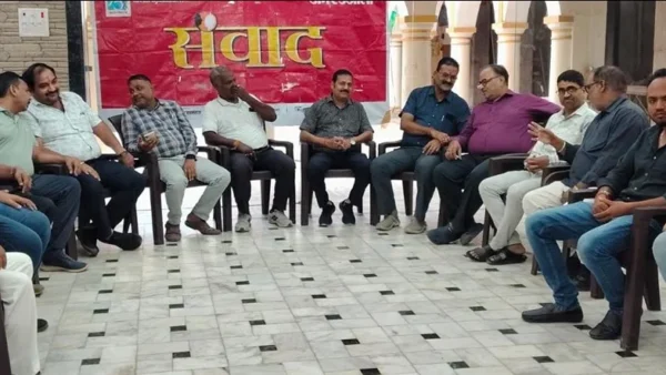आज़मगढ़: व्यापारी चिंतित, 2,000 रुपये से ऊपर 0.4% MDR लागू