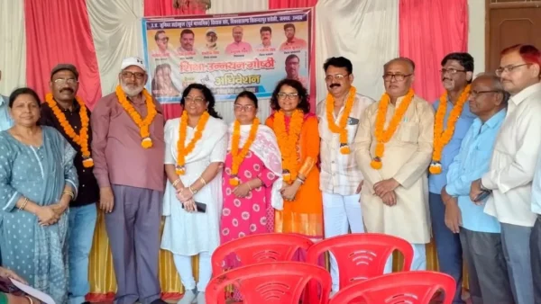 उन्नाव: सिकंदरपुर सरोसी में वंदना अध्यक्ष और रश्मि महामंत्री निर्वाचित