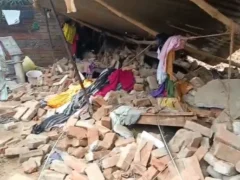 औरैया पहाड़पुर: कच्चे मकान की छत‑दीवार ढही, 3 सदस्य घायल