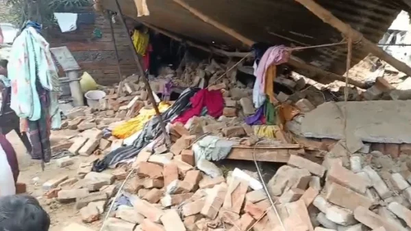 औरैया पहाड़पुर: कच्चे मकान की छत‑दीवार ढही, 3 सदस्य घायल