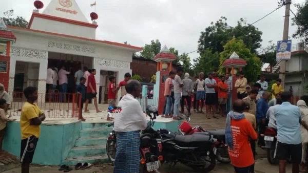 मऊ घोसी: दुर्गा मंदिर से लाखों के आभूषण और दान पेटिका चोरी