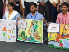 महोबा: साईं कॉलेज में ‘मेरे सपनों का भारत’ पोस्टर प्रतियोगिता, रागिनी पहले