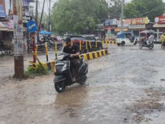 रायबरेली: 30 मिमी बारिश से सड़कें डूबीं, कक्षा 1-12 के स्कूल बंद