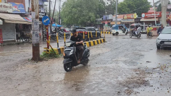 रायबरेली: 30 मिमी बारिश से सड़कें डूबीं, कक्षा 1-12 के स्कूल बंद