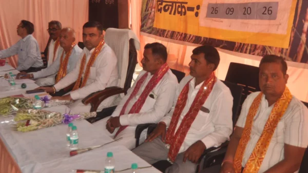 हापुड़: गन्ना समिति चेयरमैन लौटे, किसानों ने 14 दिन में भुगतान की मांग की