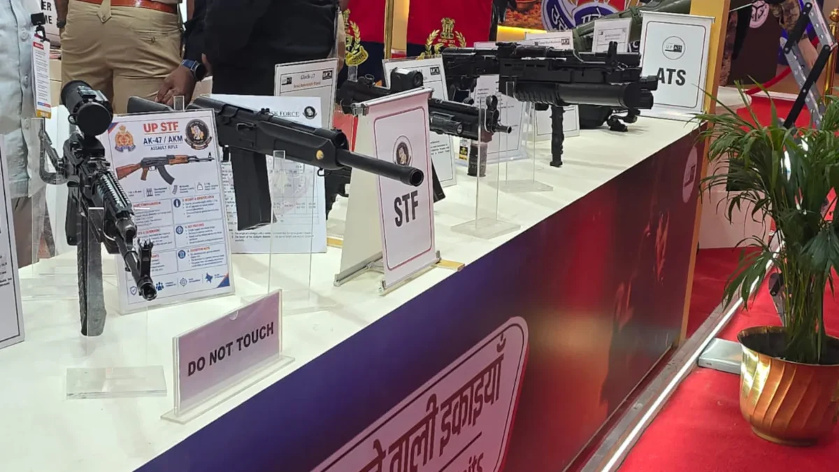 गौतमबुद्ध नगर (नोएडा) में यूपी इंटरनेशनल ट्रेड शो: पुलिस के स्टॉल ने खींचा तगड़ा रुझान, 3 किलोमीटर तक मारक हथियार मौजूद