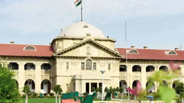 लखनऊ: जून अग्निकांड के बाद यूपी सरकार को मुआवजा नीति बनाने का निर्देश, जयंत के इलाज का भार राज्य उठाएगा
