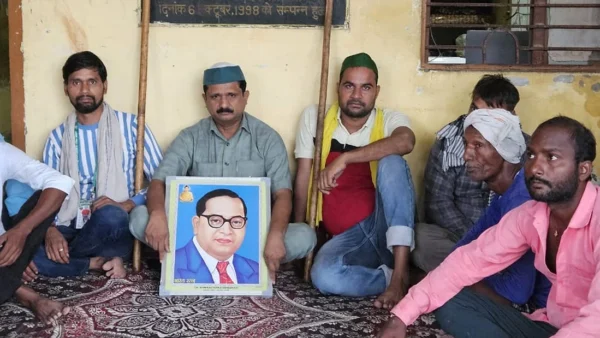 अमेठी: महुआ बोझ कठौरा में चार दिन से बिजली गुल, किसानों ने तिलोई उपकेंद्र पर किया प्रदर्शन