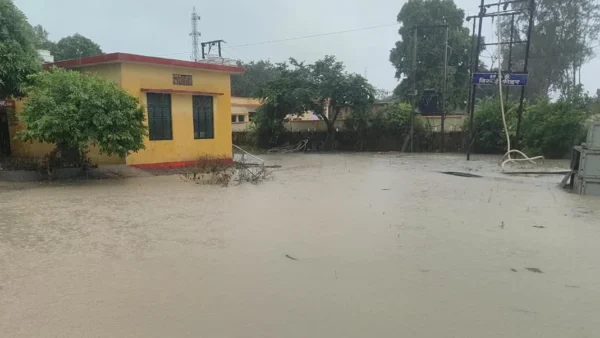 फतेहपुर: बारिश से बिजली व्यवस्था ठप, 250 गांवों में 15 घंटे तक blackout