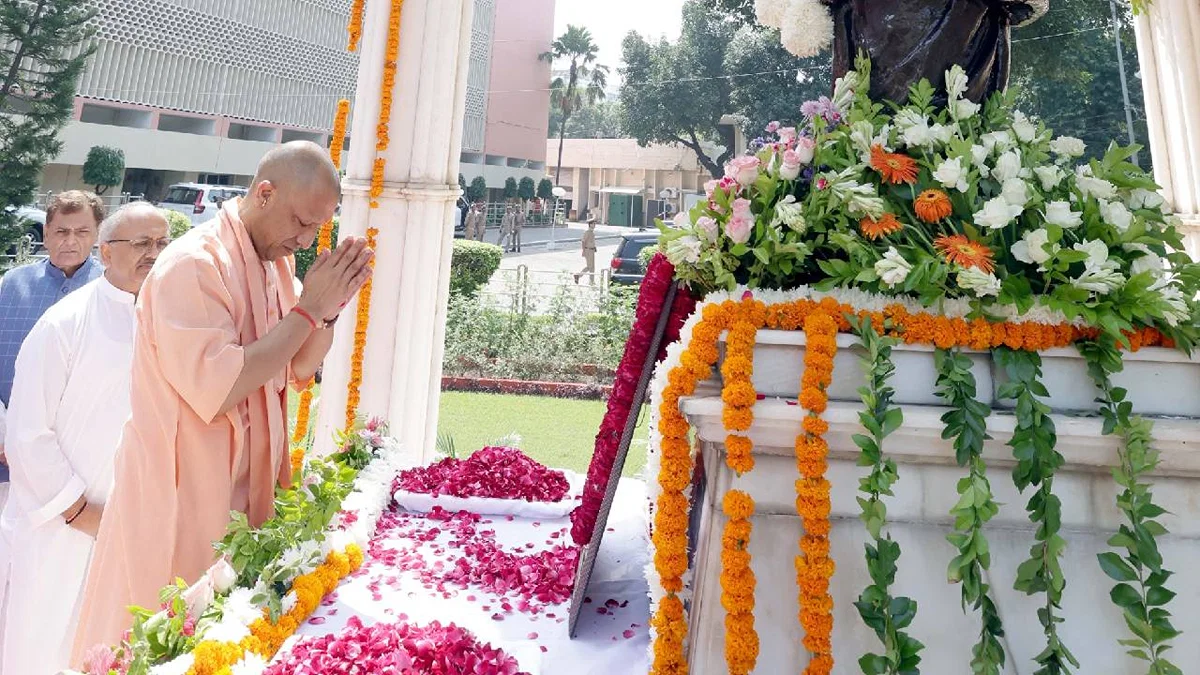 लखनऊ: सीएम योगी ने कहा‑ खादी वस्त्रों पर 25% छूट 30 जनवरी तक
