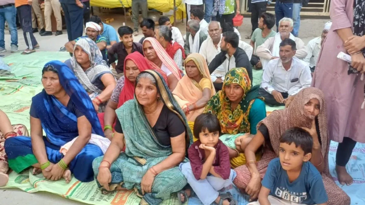 मथुरा: प्रेमानंद आश्रम के बाहर 18 वर्षीय अनुज के परिजन ने धरना, पिता बोले बैठा रहूंगा