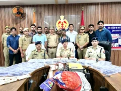 औरैया: ट्यूबवेल पर अवैध शस्त्र फैक्टरी पकड़ी, 19 तैयार व 12 अधबने तमांचे बरामद