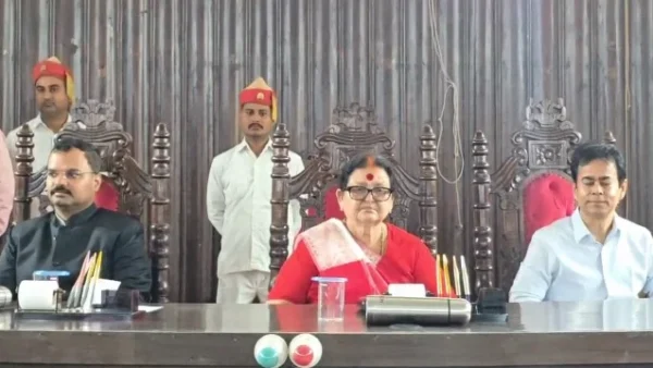 कानपुर: महापौर ने तिरंगा फहराया, 157 घंटे के सफाई महाअभियान का समापन