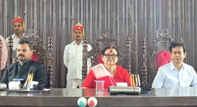 कानपुर: महापौर ने तिरंगा फहराया, 157 घंटे के सफाई महाअभियान का समापन