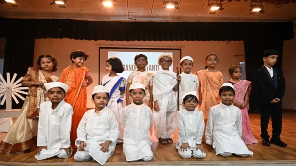 प्रयागराज: पतंजलि नर्सरी स्कूल में गांधी‑शास्त्री जयंती धूमधाम से मनाई गई