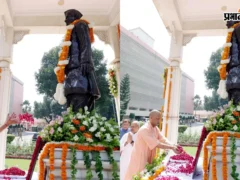 लखनऊ: 157वीं गांधी जयंती पर CM योगी ने GPO पर पुष्प अर्पित