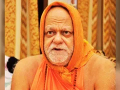 प्रयागराज: पुरी शंकराचार्य ने हिंदुओं से सतर्क रहने और रोज सवा घंटे भजन करने का आह्वान
