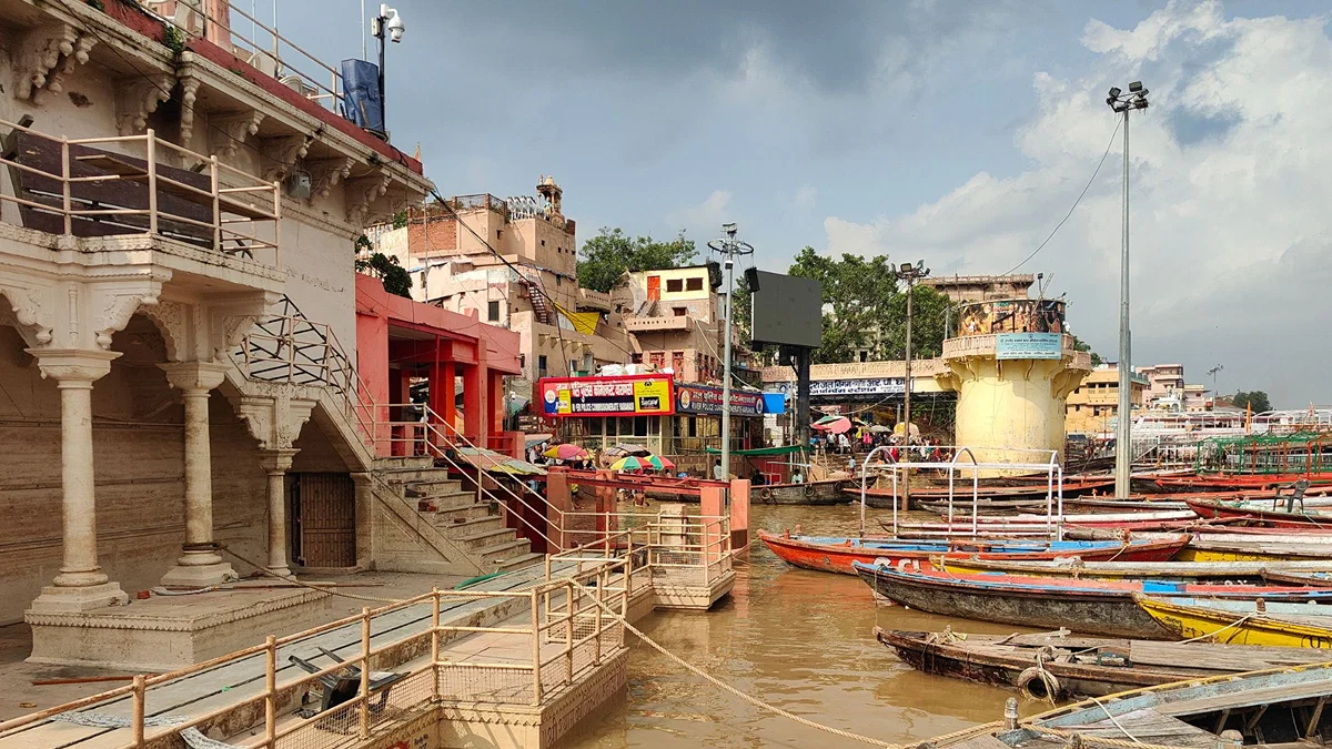 वाराणसी: 13 दिन के बाद गंगा का जलस्तर फिर तेजी से बढ़ा, रफ्तार 5 सेमी प्रति घंटे