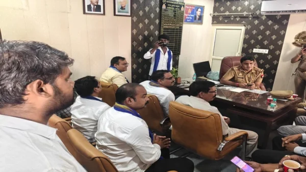 आगरा: चंद्रशेखर के खिलाफ कथित धमकी वीडियो पर समर्थकों ने थाने का घेराव, दो दिन अल्टीमेटम