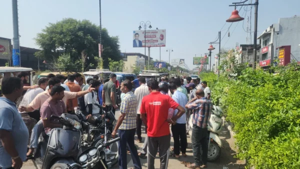 बरेली: बाइक की सीट के नीचे छिपे सांप ने 42 वर्षीय युवक को डसा