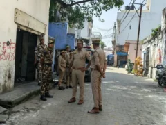 मेरठ: संदिग्ध पर्चे बांटे जाने पर खुफिया अलर्ट, पर्चे देसी दवाओं का प्रचार निकला