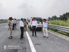अम्बेडकर नगर: एक्सीडेंट में फँसी बस पर 44 चालान, बकाया 2.44 लाख